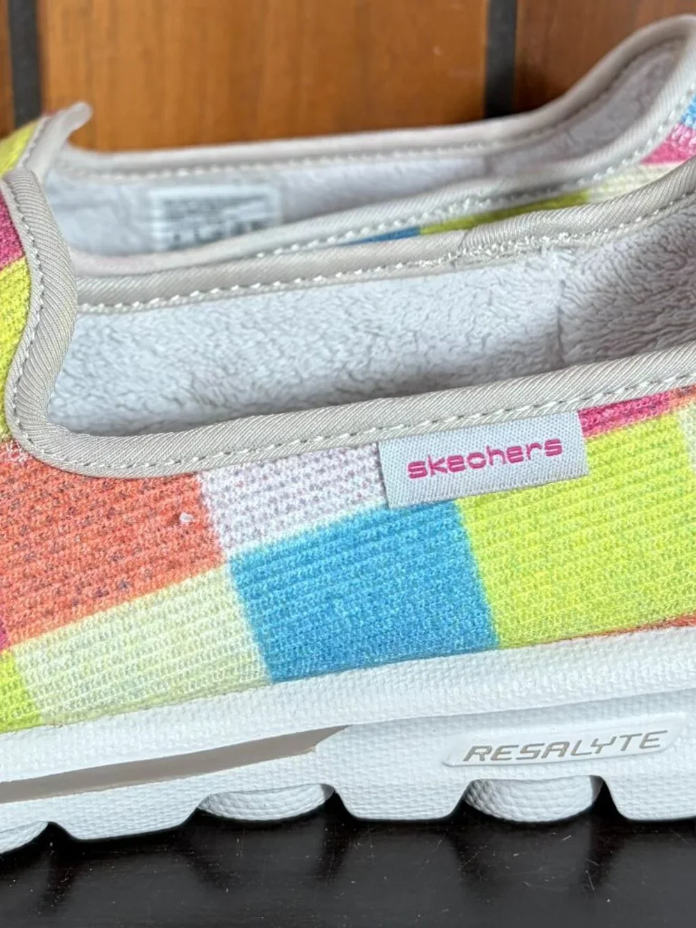 Skechers Go Walk Resalyte Slip-On Colorful Plaid Colorway Womens Sz 8 - EUC